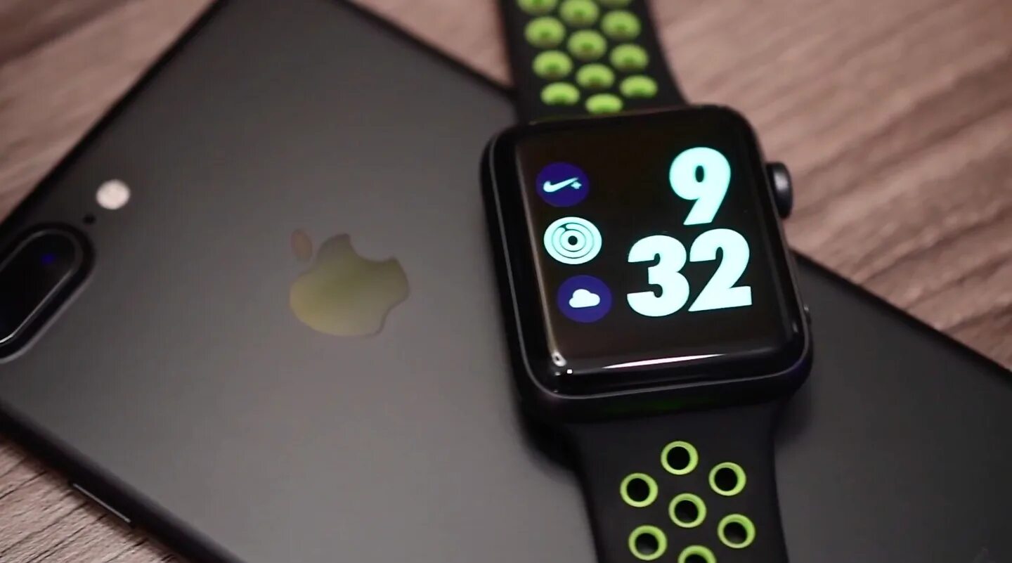 Apple watch к новому iphone. Айфон и эпл вотч. Iphone Apple watch. Айфон 13 и эпл вотч. Apple watch s2 Nike.