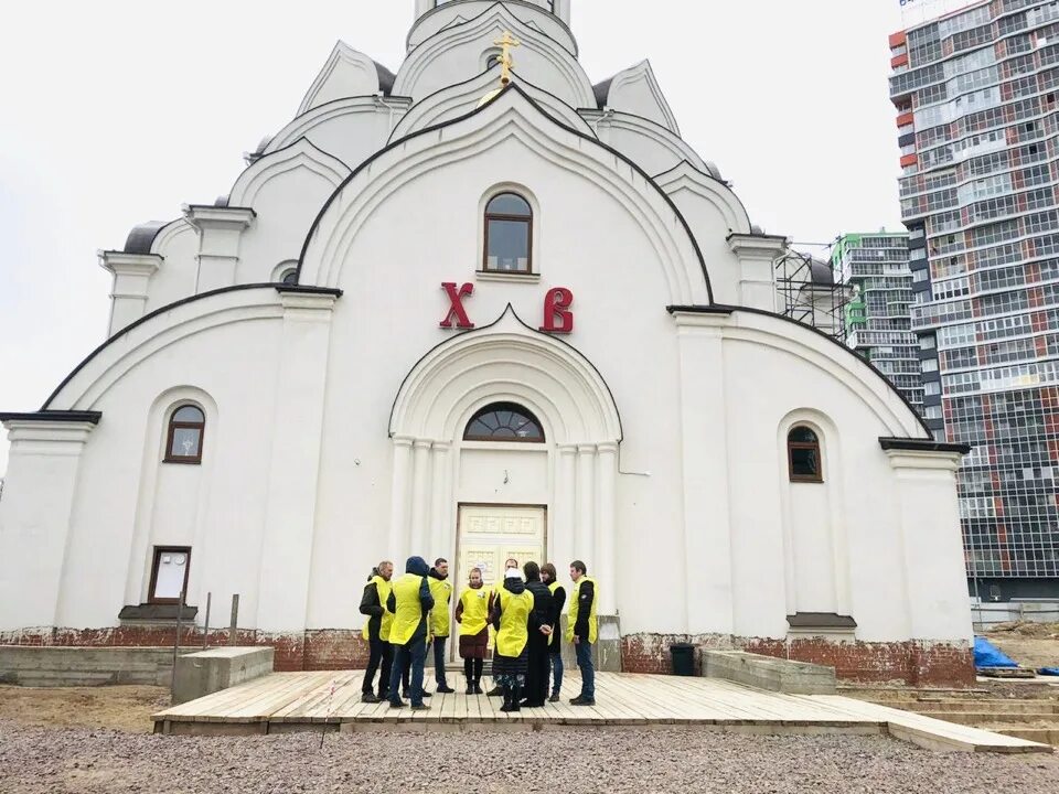 Храм в кудрово расписание. Храм святого апостола и евангелиста иоанна богослова в кудрово. гуреев владимир храм в кудрово. церковь в кудрово хор. кудрово церковь храм.