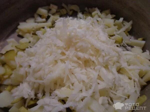 редька с картошкой с водой. редька тертая с картошкой. салат из редьки с огурцом. окрошка на квасе. суп с редькой.