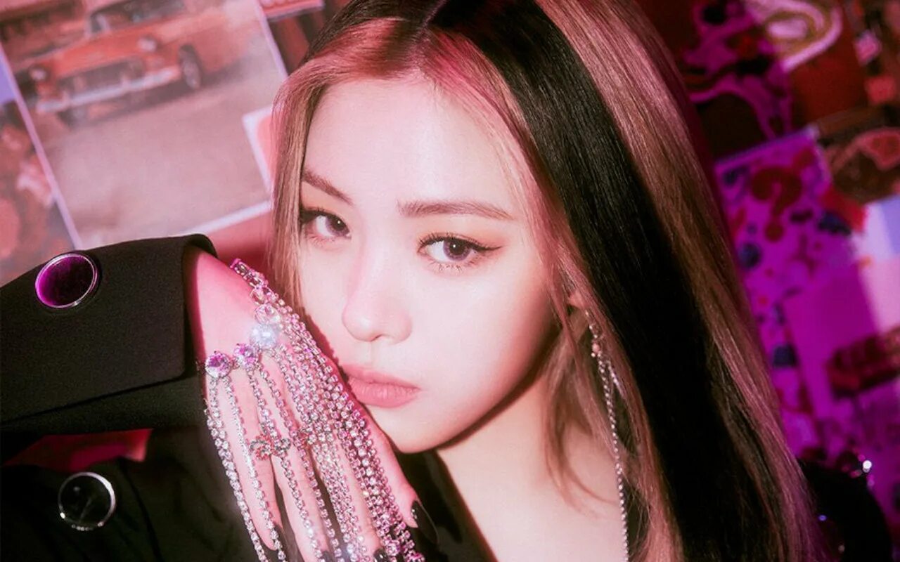 Itzy mafia in the morning. Рюджин itzy. рюджин itzy loco. рюджин эра локо. itzy ryujin loco.