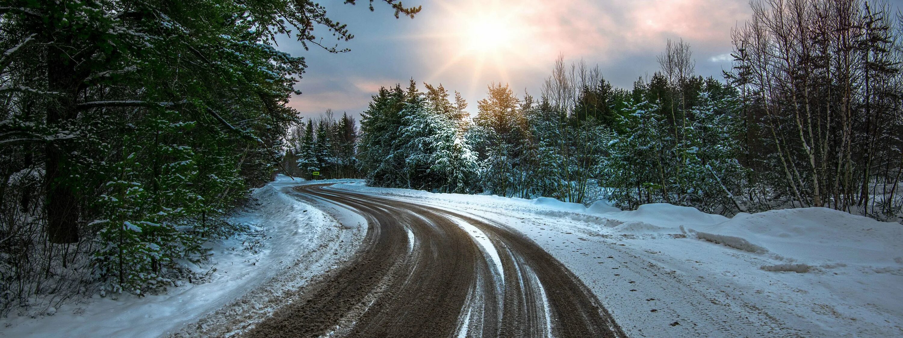 На дороге снег лежит. Заснеженная дорога. Красивые дороги. Зимняя дорога в лесу. Заснеженная дорога в лесу.