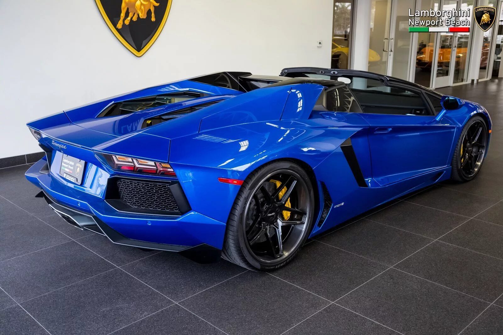 Ламборджини авентадор. Lamborghini aventador lp 700 синий. Включи синий ламборгини. Синий ламборгини хуракан. Включи синий ламборгини.