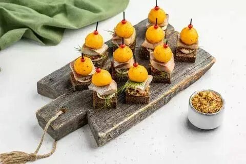 Канапе с бородинским хлебом