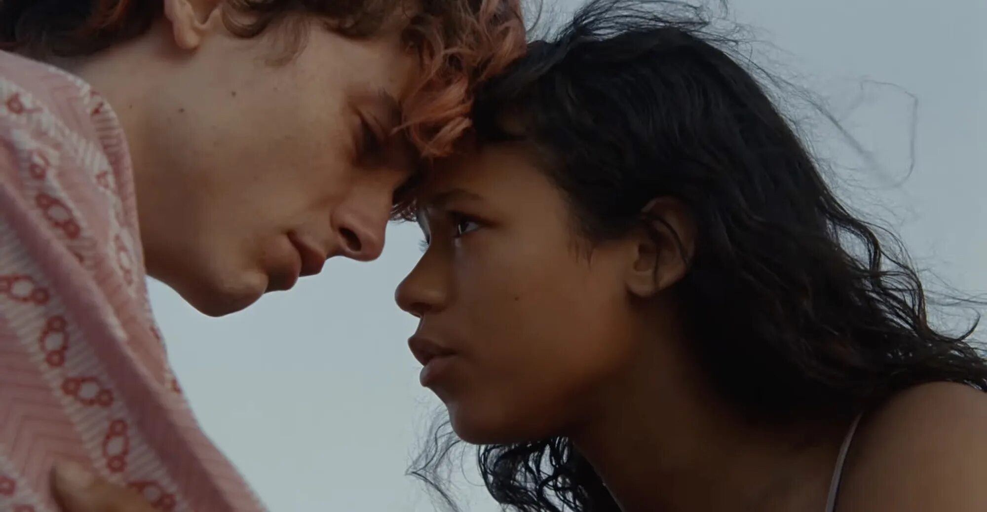 Bones and all. Тейлор расселл и тимоти шаламе. Timothee chalamet bones and all. Целиком и полностью фильм 2022. Целиком и полностью фильм 2022.