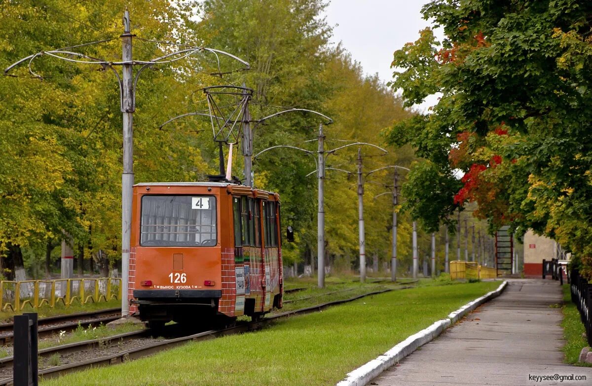 Трамвайный парк череповец. Трамвай череповец. Трамвай богатырь череповец. Трамвай череповец. Старый трамвай череповец.