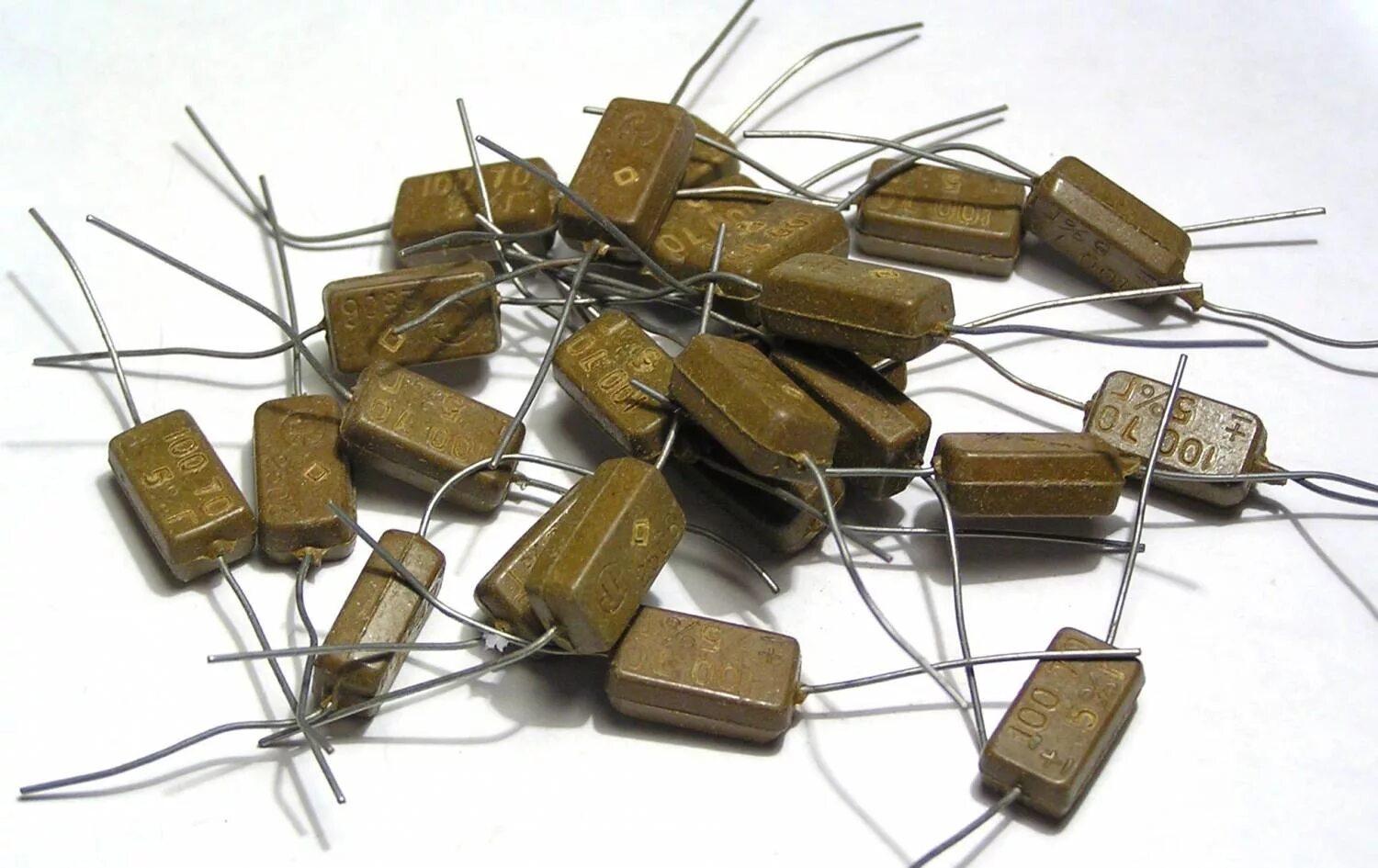 Конденсатор мпо 1н1и. Конденсатор 160v 330 мкф 18x25мм. Конденсатор к31-11-3 3000. Конденсатор 65f. Конденсатор пов 390 пф драгметаллы.