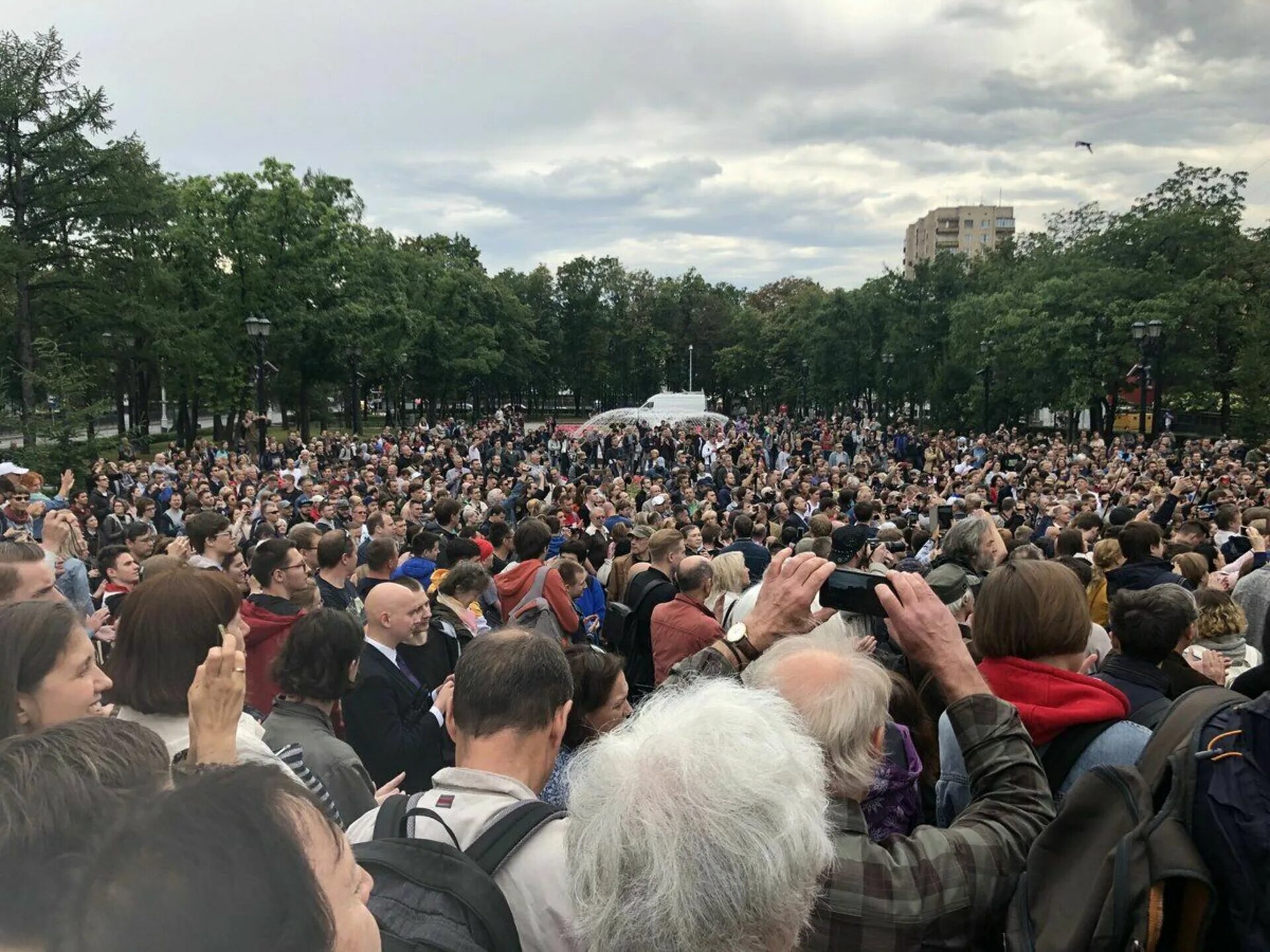 Москва новости последнего часа. Тактика омона на митингах. Ситуация в москве сегодня новости последнего часа митинги. Последние новости по москве за последний час. Последние новости по москве за последний час.