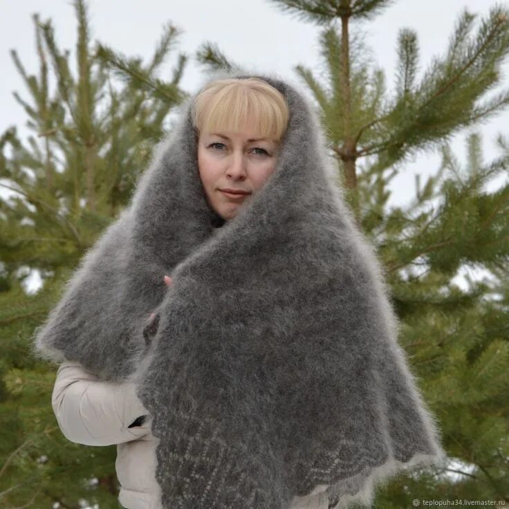 Серая пуховая шаль. Пуховые платки серые. Пуховые платки. Пуховые платки серые. Пуховая шаль зимняя.