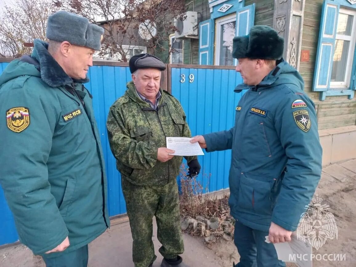 МЧС рейды декабрь. Пожар в жилом секторе. Погожев МЧС Астрахань. Рейд по закладкам Астрахань.