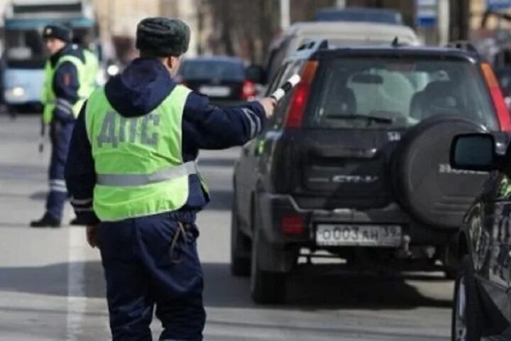В архангельске перевернулась машина. Водитель автомобиля архангельск. Дтп под архангельском газель. Водитель автомобиля архангельск. Водитель автомобиля архангельск.