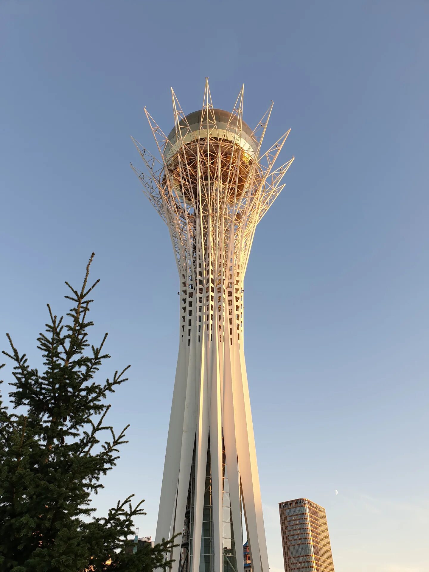 Золотые башни астана. Астана столица казахстана. Байтерек астана. Байтерек лисаковск. Байтерек астана.