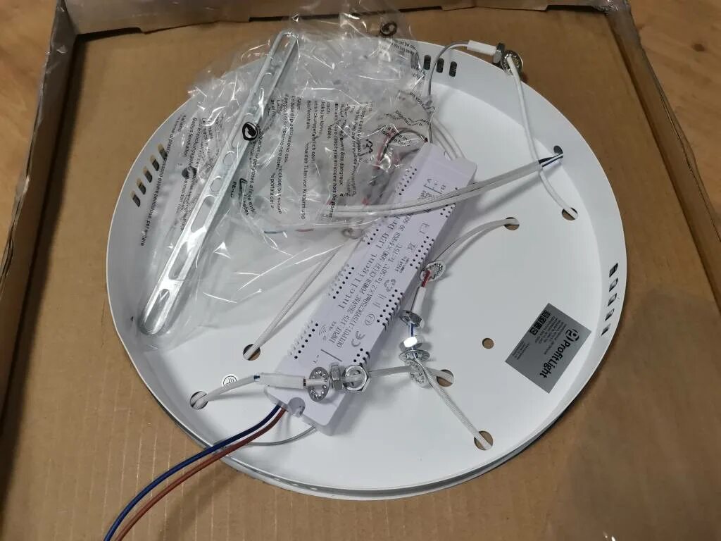 Инструкция сборки светодиодной люстры. Сборка светодиодной люстры с пультом 8006/300. Сборка светодиодных светильников. Сборка люстры с пультом. Сборка светодиодной люстры