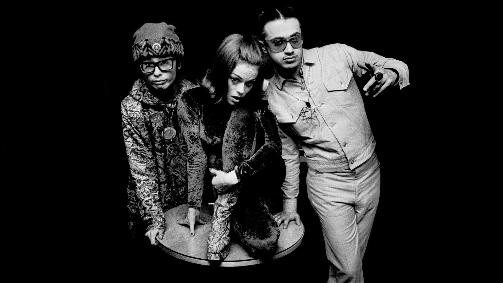 Deee lite. Группа deee-lite. deee light грув. deee-lite dewdrops in the garden. dee-lite &quot;world clique&quot;.