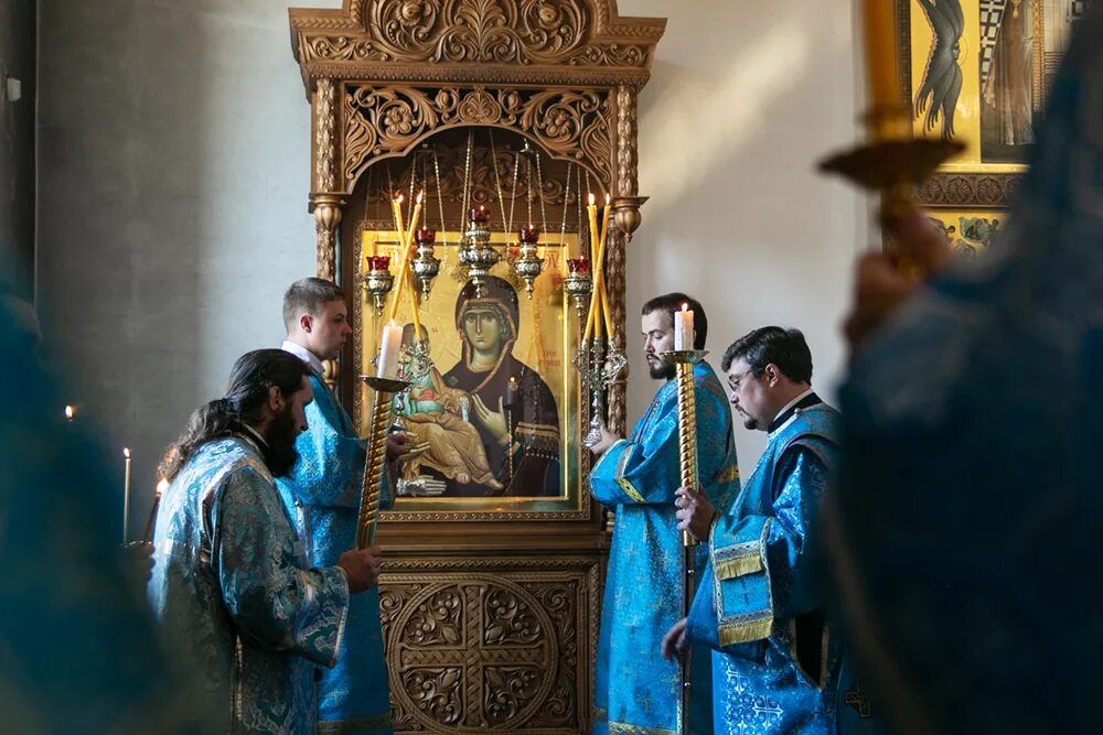 часовня троеручица новосибирск. богослужения в храме троеручица. храм троеручица в орехово-борисово с новым годом. церковь иконы божией матери троеручица балаково. богослужения в храме троеручица.