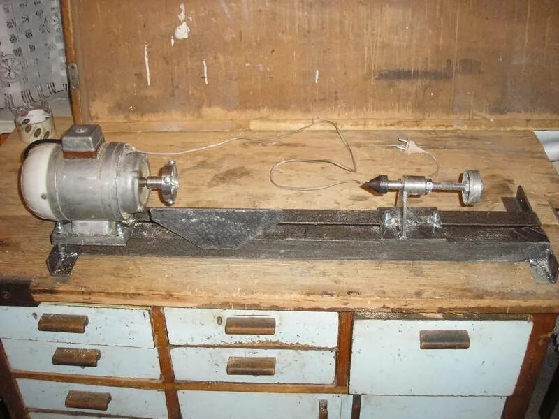 Станок по дереву из стиральной машины. Токарный станок по дереву своими руками. Токарный станок по дереву из двигателя от стиральной машины. Токарный станок из двигателя из стиралки. Токарный станок по металлу из двигателя 600 ватт от стиральной машины.