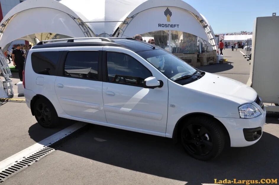 Купить б/у Lada (ВАЗ) Largus I 1.6 MT (84 л.с.) бензин механика в Воронеже: белы