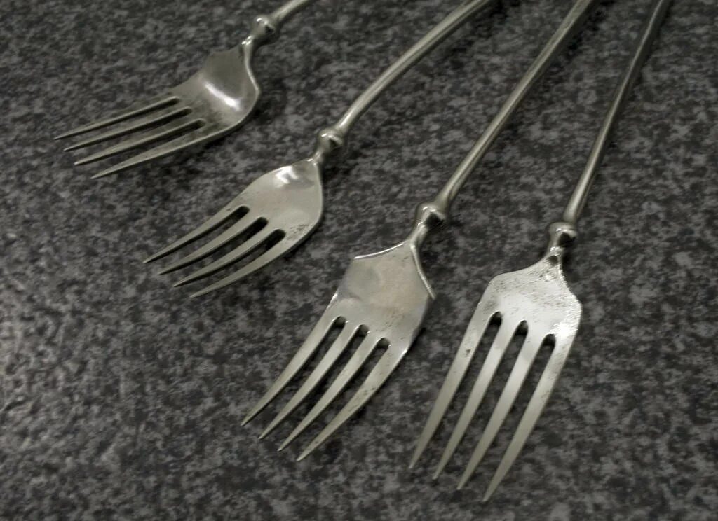 Клеймо на вилке 43к. Вилки форум. Вилка для мяса fissman большая. Ложки вилки ссср. Клеймо вилка трехзубая см 68.