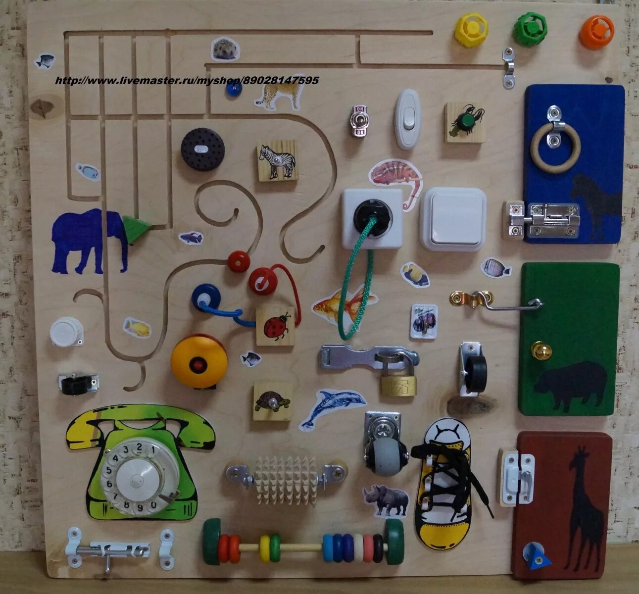 развивающая доска для детей с замочками. детские стенды своими руками. стенд для детей с замочками. доска для развития моторики. доска с замочками для детей.