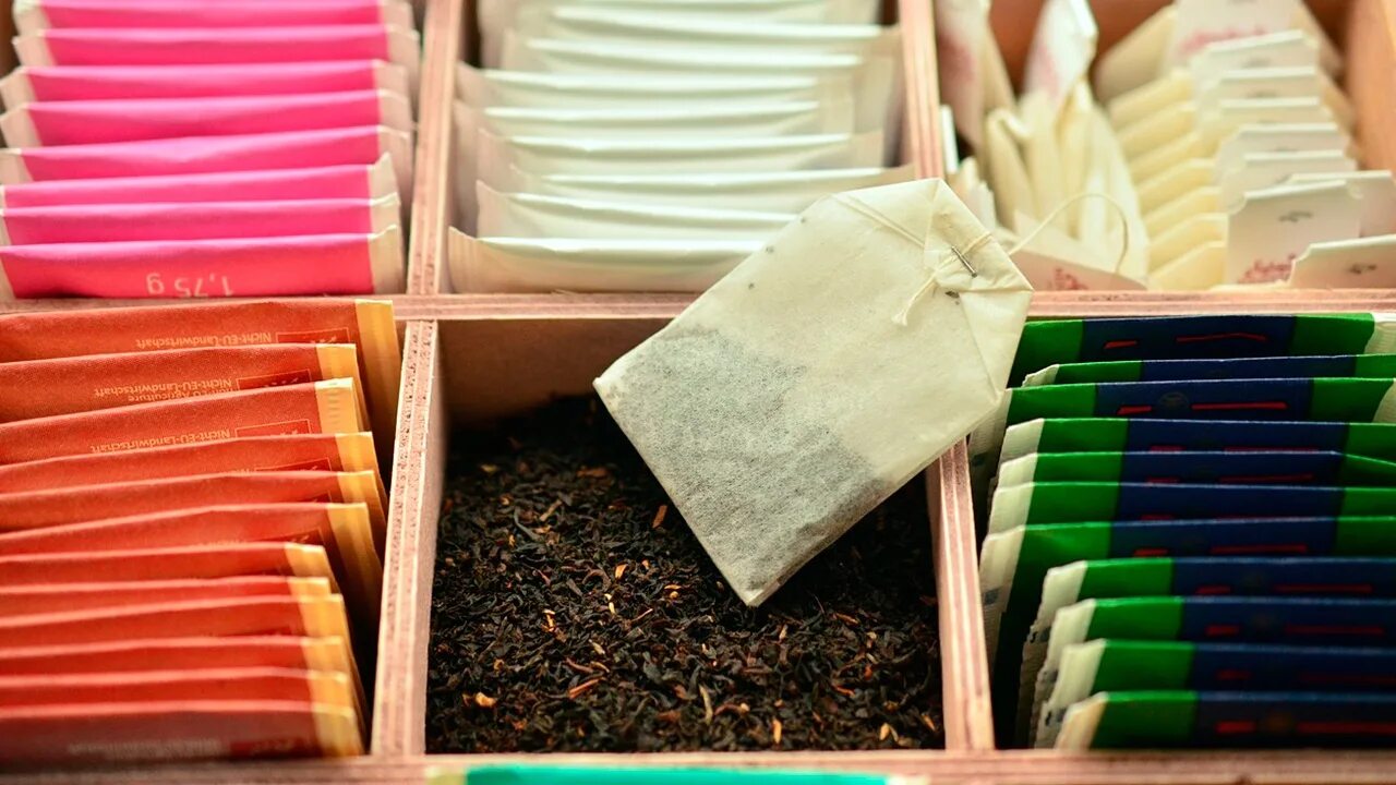 Почему чай в пакетиках. Чай в пакетиках. Чай пакетик в пакетике. Чай в пакетиках Эстетика. Много чайных пакетиков.