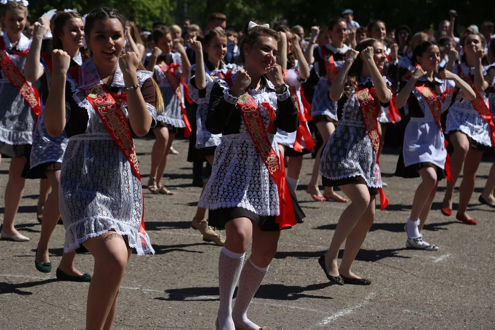 Последний звонок. Последний звонок Беларусь. Последний звонок Альметьевск. Последний звонок государственный праздник.