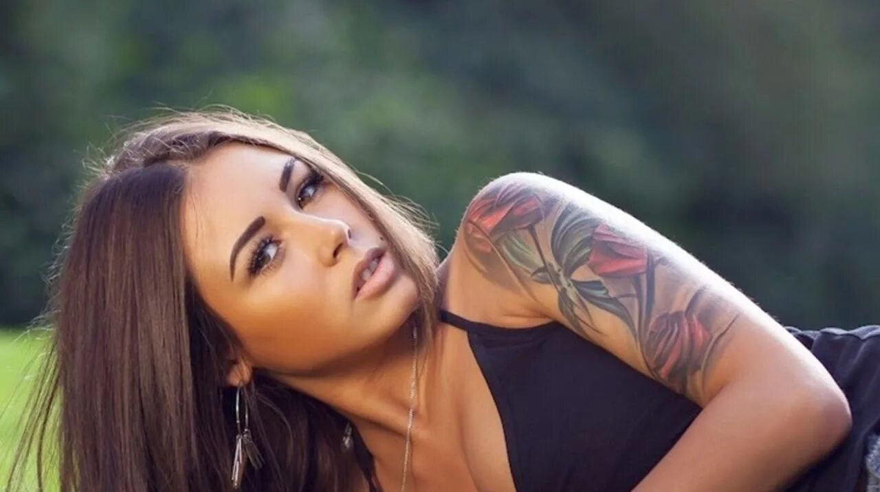 How to Add Tattoo to a Person Arm in Photoshop - Applying Realistic Tattoos on t
