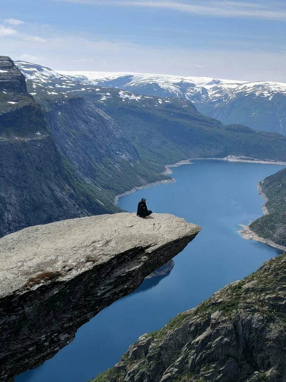 Озеро рёссватн норвегия. Язык тролля норвегия. Гора скьеггедаль норвегия. Гора скьеггедаль норвегия. Скала троллтунга (норвегия).