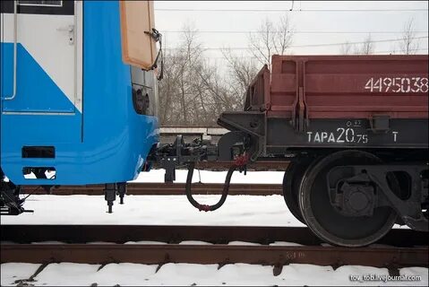 Поезд цепляет вагоны