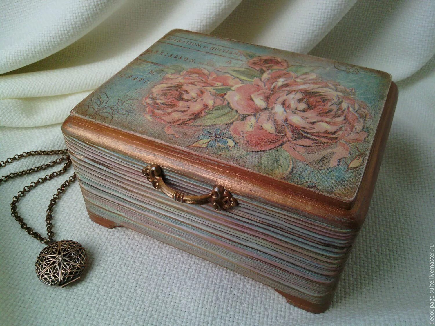 Шкатулка декупаж винтаж. Винтажная шкатулка для украшений. Шкатулка винтаж. Винтажные ларцы. Шкатулка нео винтаж.