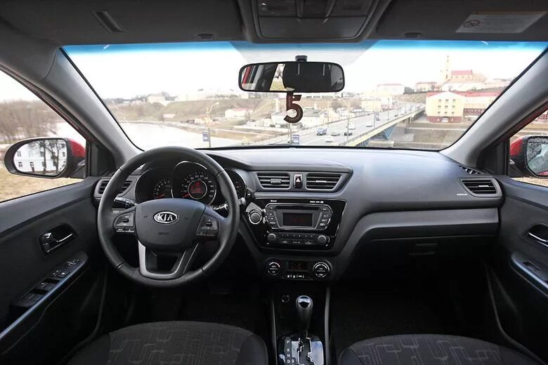 Киа Рио 4 салон Базовая комплектация. Kia Rio салон Базовая комплектация. Kia Rio 2021 салон минимальная комплектация. Киа Рио 2021 салон Базовая. Рио максимальная комплектация