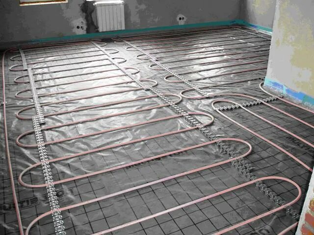 Стяжка под теплый водяной пол. Водяной теплый пол в стяжку. Теплый пол в стяжку. Стяжка теплого водяного пола 40мм. Тёплый пол водяной.