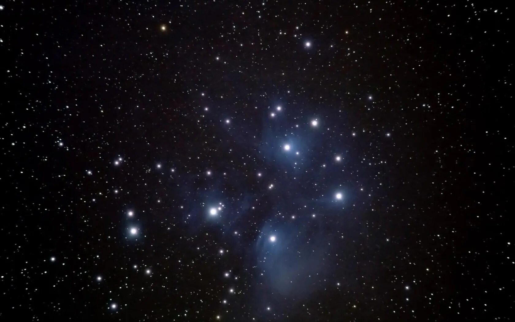 Созвездие звезды плейона. Альциона звезда Плеяды. Альциона звезда в созвездии. Альциона звезда в созвездии тельца. Плеяды Звёздное скопление в телескоп.