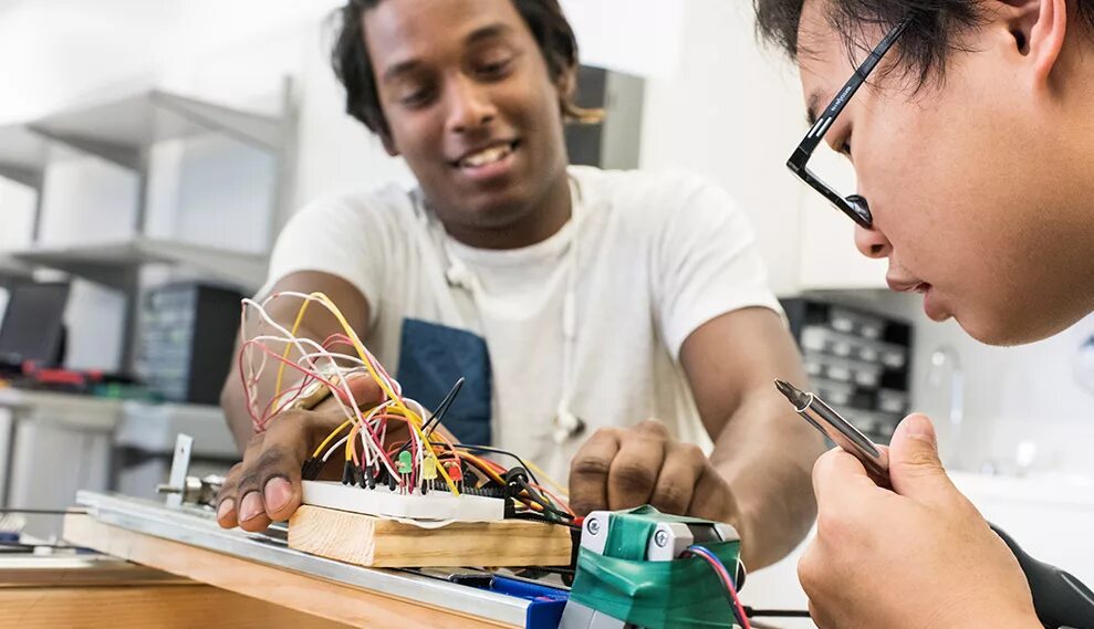 Computers electrical engineering. Электротехника и электроника для программистов. электроника и электротехника канады. electrical engineering and computer science. types of engineering computer.