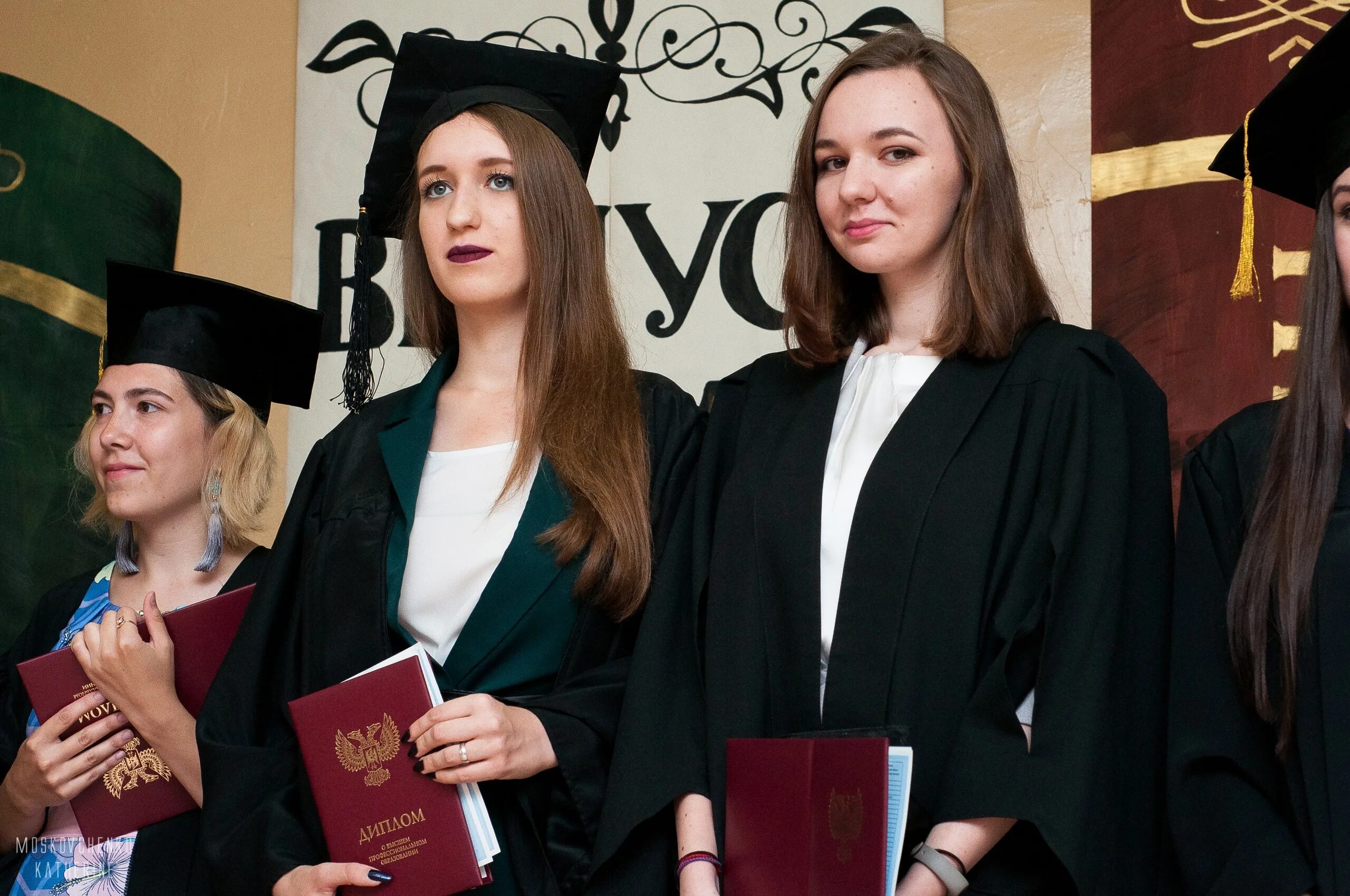 магистратура фон. магистратура. шляпа выпускника вуза. доцент биологических наук. выпускной магистров.