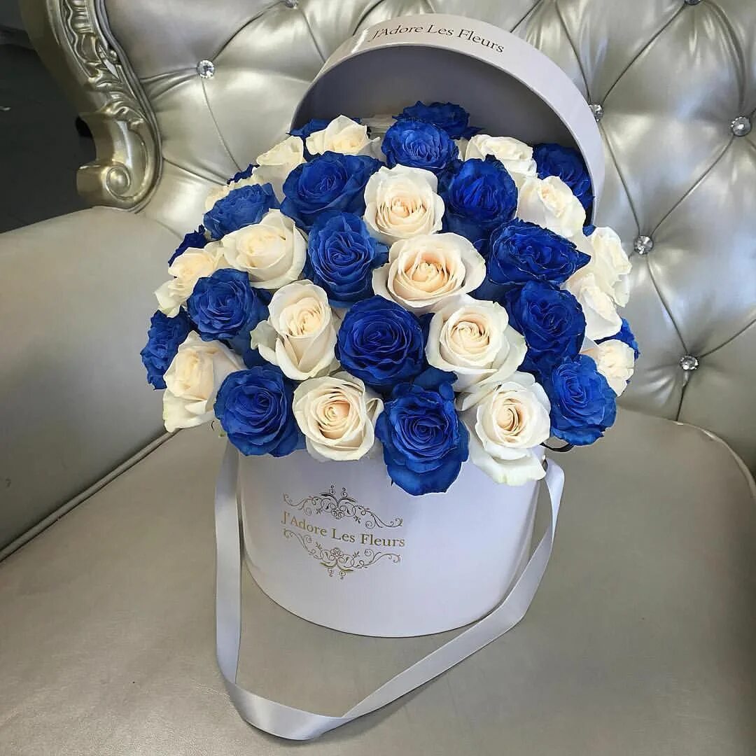 Букет синих роз с днем рождения. Синие цветы в коробках. Синие цветы в коробках. Синие цветы в коробках. Синие розы в коробочке.