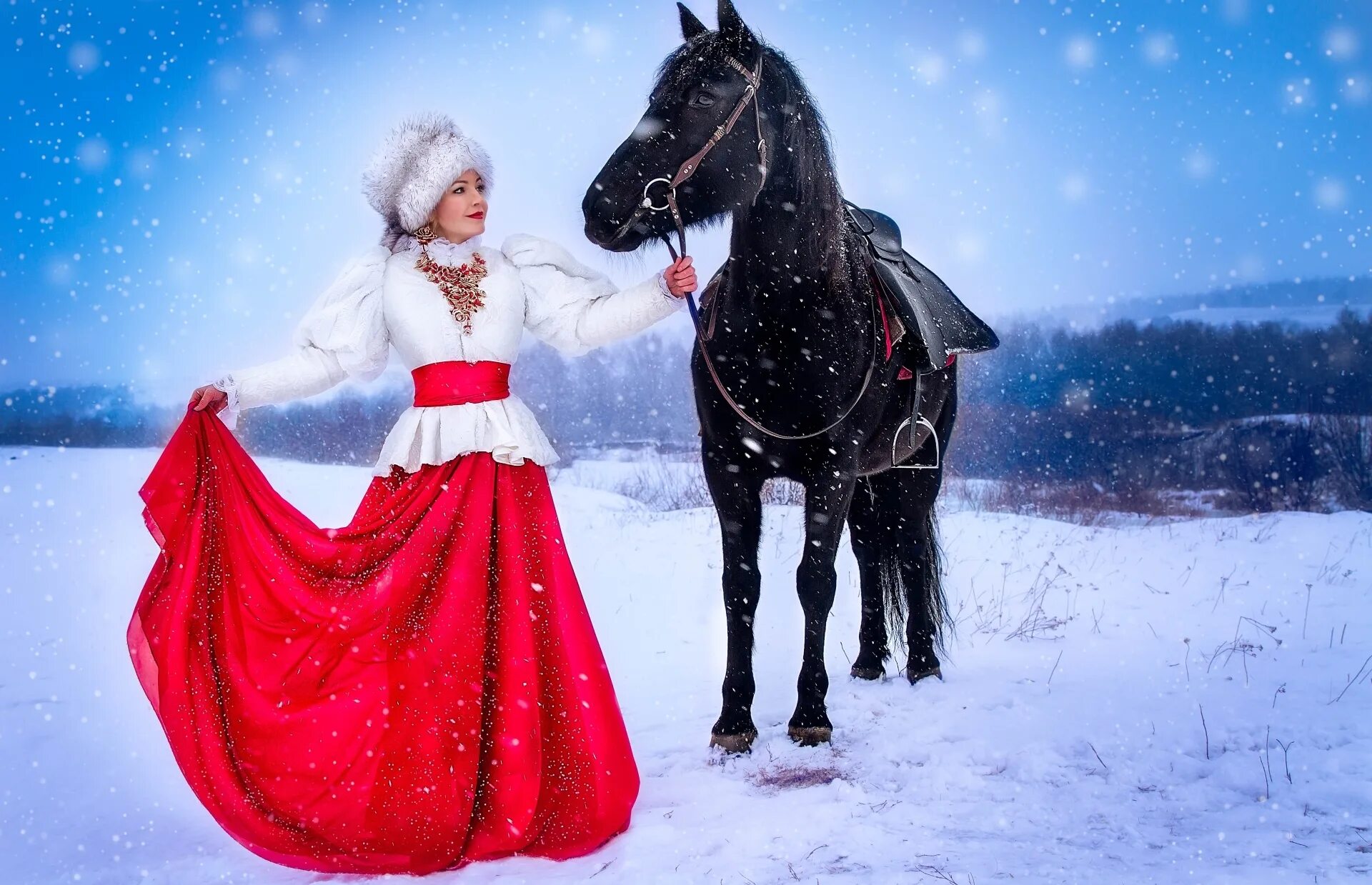 Белые кони кадышевой. Зимняя фотосессия с лошадью. Фотосессия с лошадью зимой. Снегурочка на лошади. Фотосессия с лошадью зима.