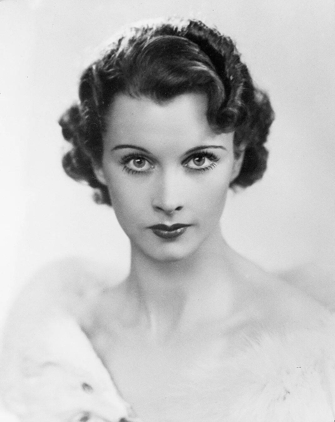 Вивьен ли почему ли. Вивьен ли. вивьен ли бланш дюбуа. vivien leigh в молодости. вивьен ли в 30-е годы.