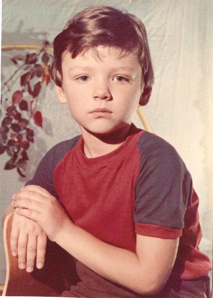 Тони кросс в детстве. Раут в молодости. Детские фотографии известных футболистов. Tony mahfud в детстве. Тони крос в детстве.