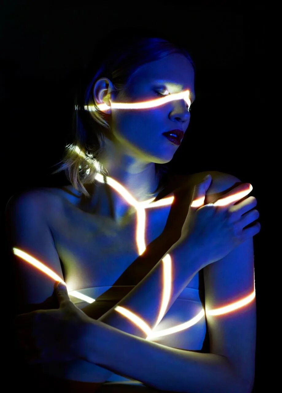 как снимать с проектором. фотосъемка с проектором. фотосессия с проектором. фотосерия с проектором. портрет с проектором.