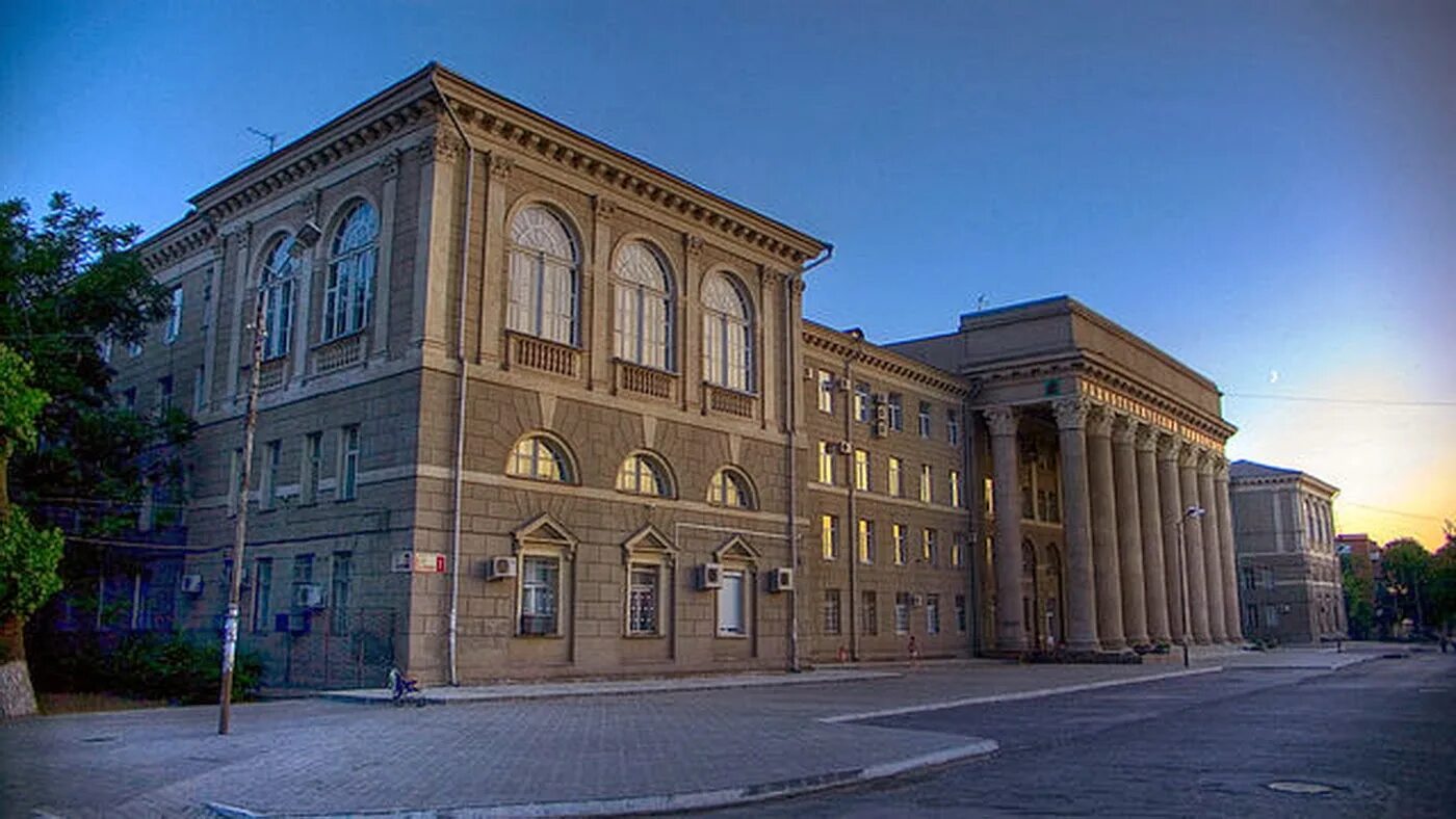 Г кор. Новый политех сфу. Политехнический институт красноярск студгородок. Академгородок красноярск сфу. Политехнический институт сфу здание.