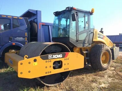 Гидравлический одновальцовый полноприводный каток xcmg xs225