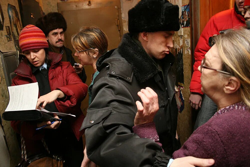 Выселение помещения несовершеннолетних детей. Выселение из квартиры. выселение из жилого помещения. принудительное выселение. выселение картинки.