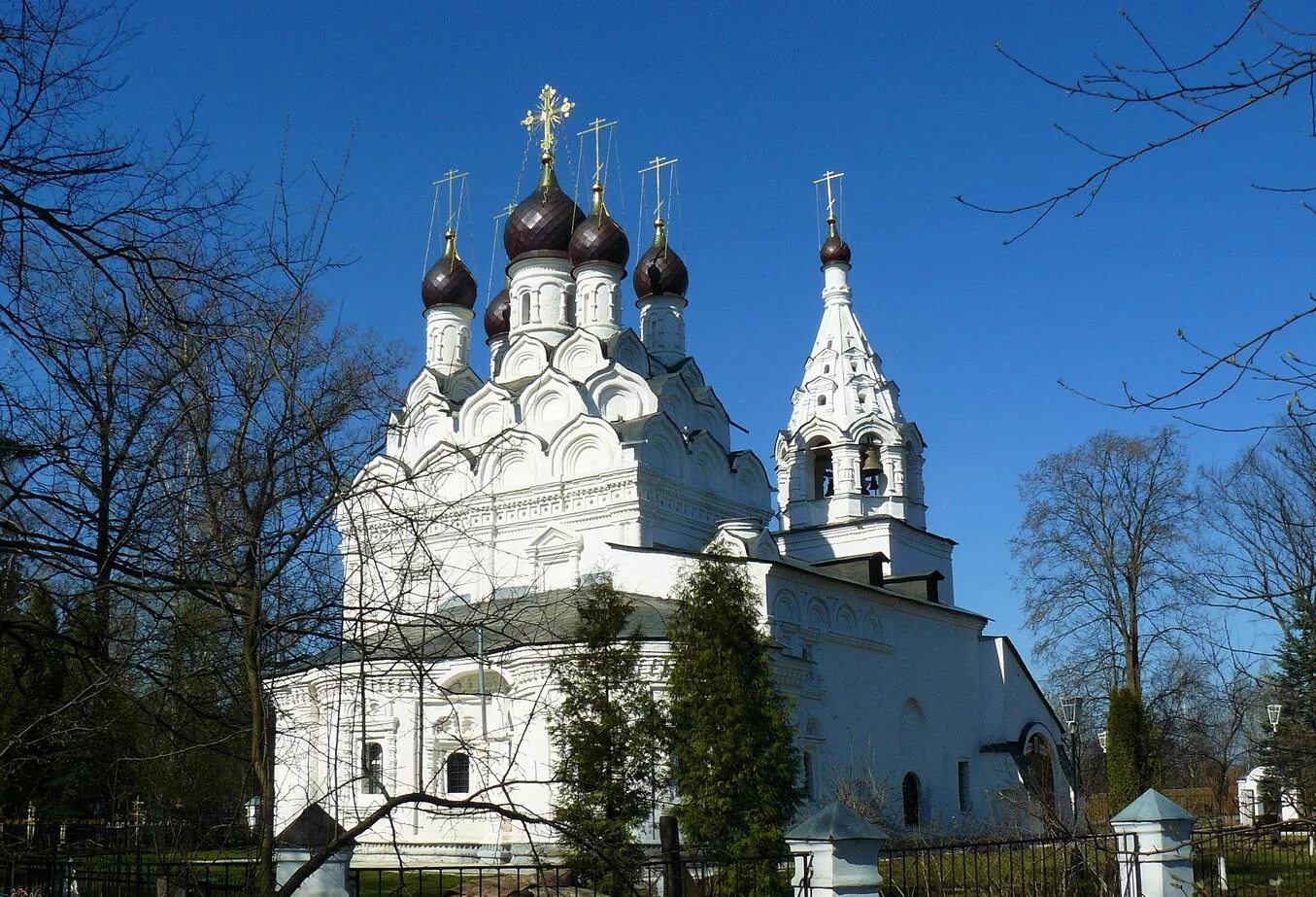 Церкви пушкино московская. Сергиевский храм комягино. никольский храм пушкино. село комягино пушкинский район. пятиглавый храм с шатровой колокольней в москве.