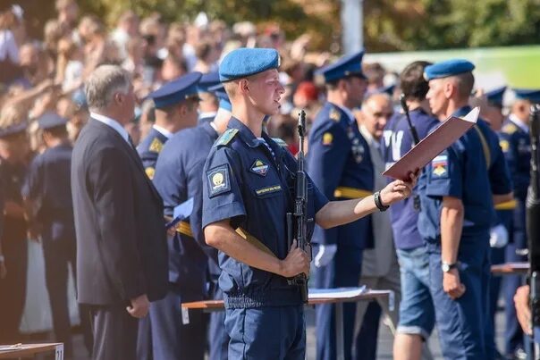 Рязанский институт ВДВ. Курсанты Рязанского училища ВДВ. Рязанское училище ВДВ спецназ. ВДВ Рязань училище ворота. Сайт рязанского воздушно десантного училища