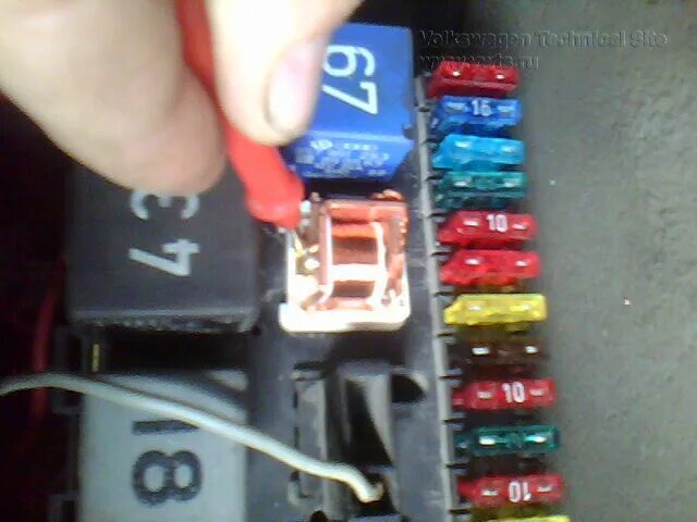 Не работает правый стеклоподъемник на приоре. Почему не работает стеклоподъемник на приоре. Почему не работает стеклоподъемник на приоре. Реле стеклоподъемников калина 1. Реле стеклоподъемников лада калина 1.