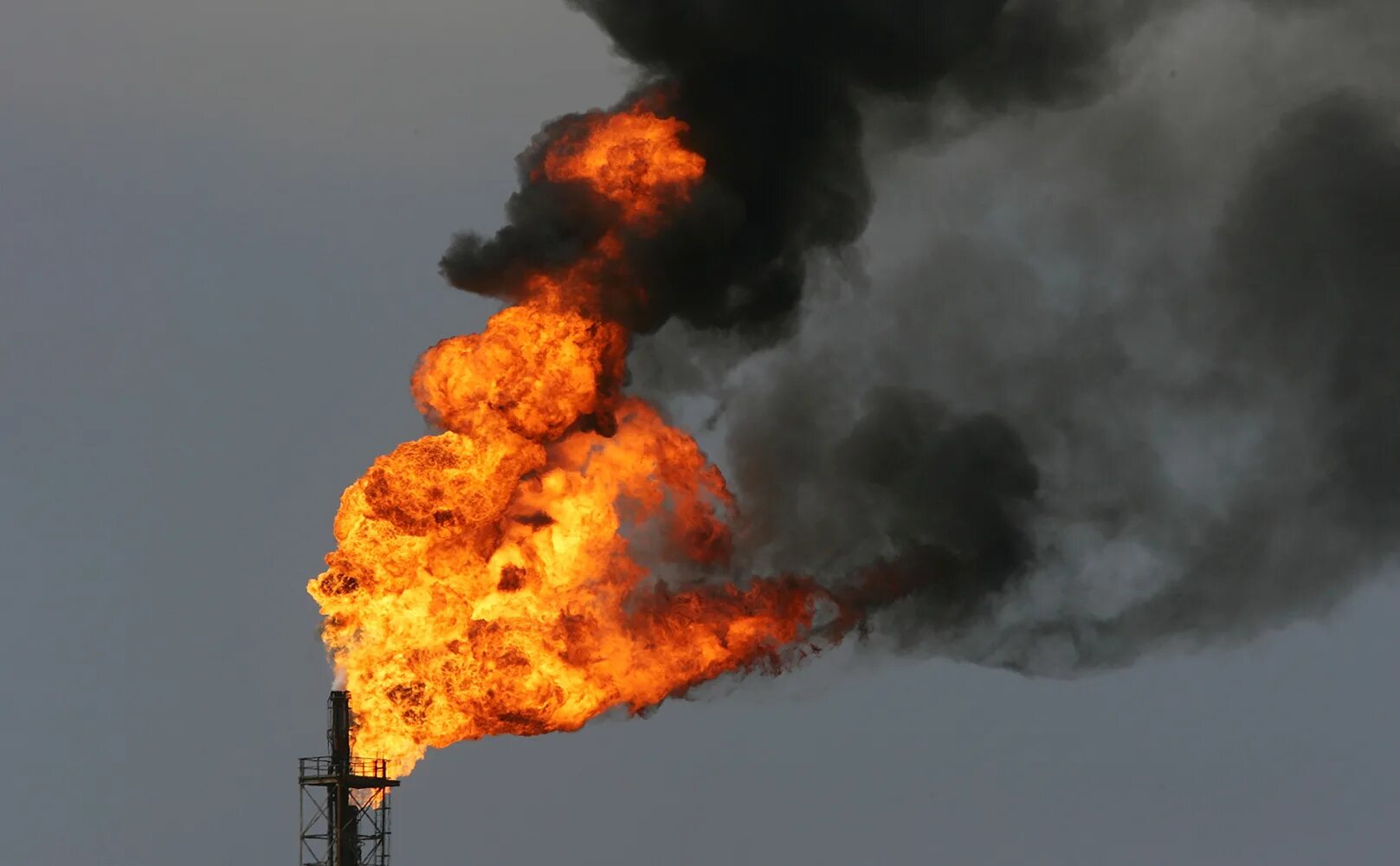 Загрезнители тэц на угле. When we burn fossil. Fossil fuels pictures. Burning fossil. Burning fossil fuels picture.