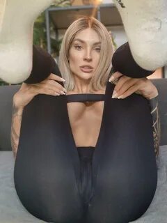 Sexy Ladies In Yoga Pants.