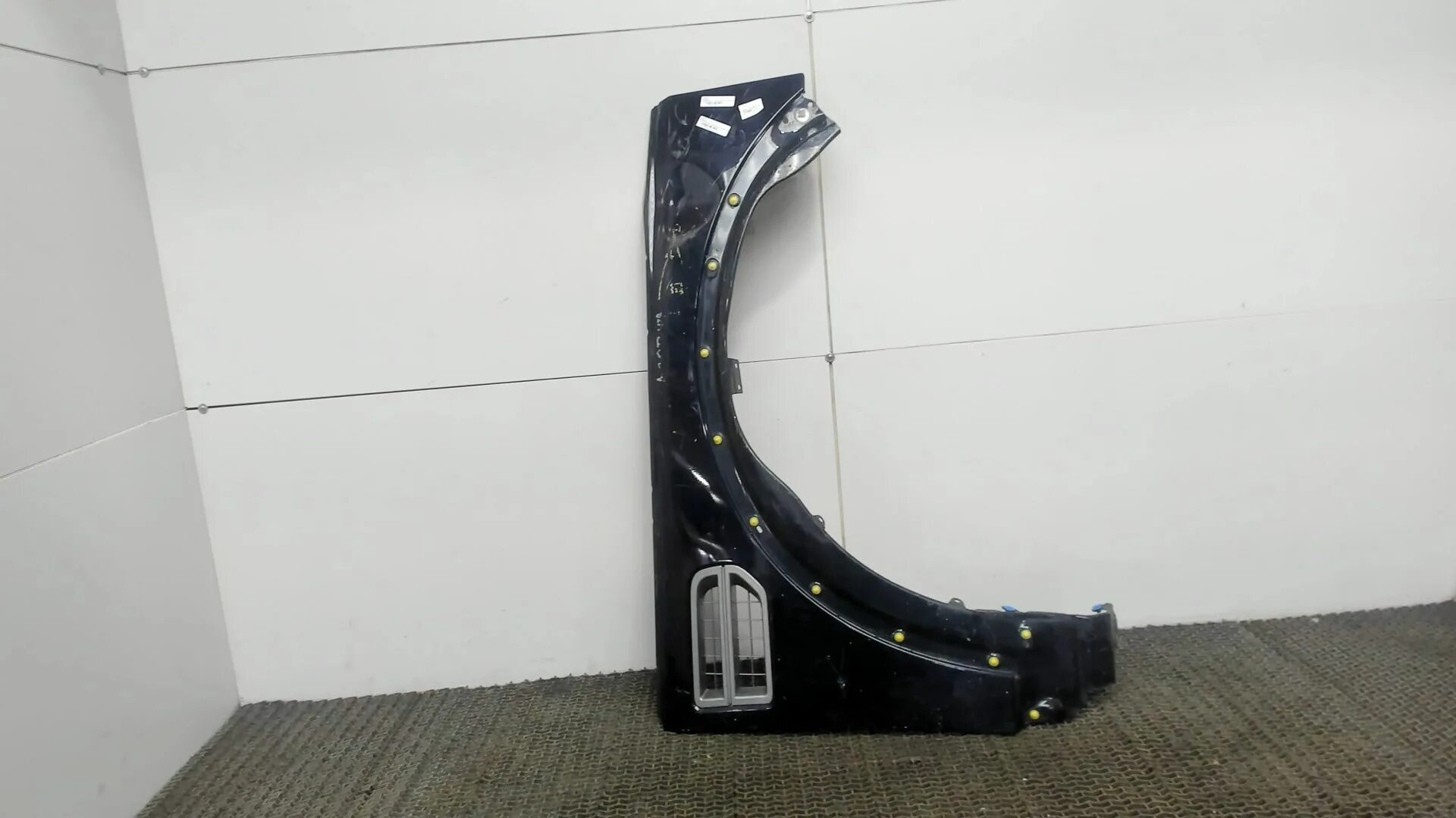 Фрилендер 2 крылья. Крыло левое land rover. Как снять крыло на лэнд ровер дискавери 2. Дискавери 4 правое крыло. Переднее левое крыло land rover sport.