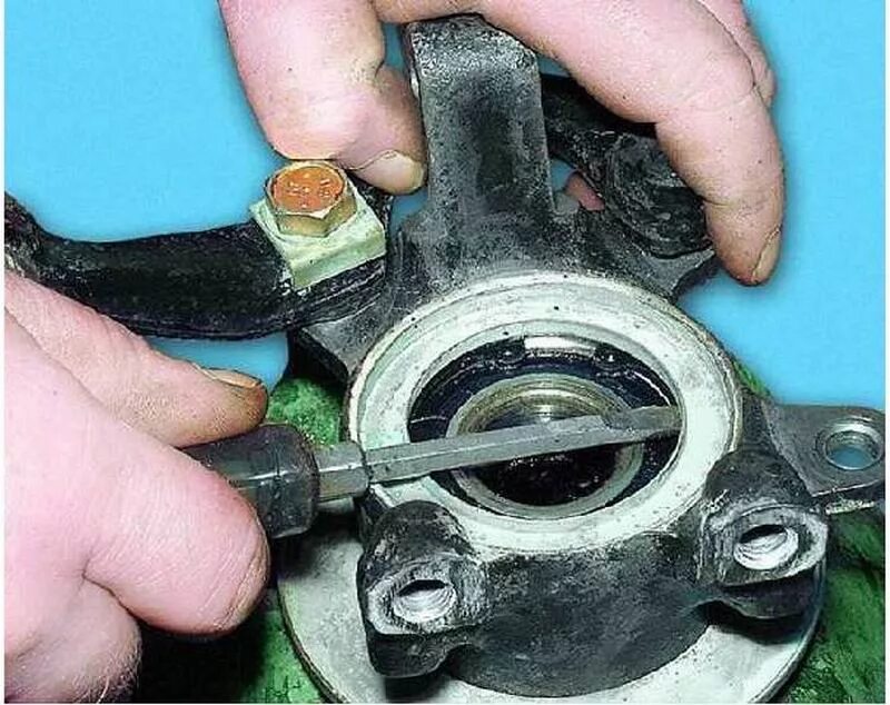 Замена ступичных подшипников ока. Подшипник на ступицу ваз 11113 ока. Замена переднего ступичного подшипника уаз. Замена ступичного подшипника ока переднего. Замена ступичных подшипников ока.