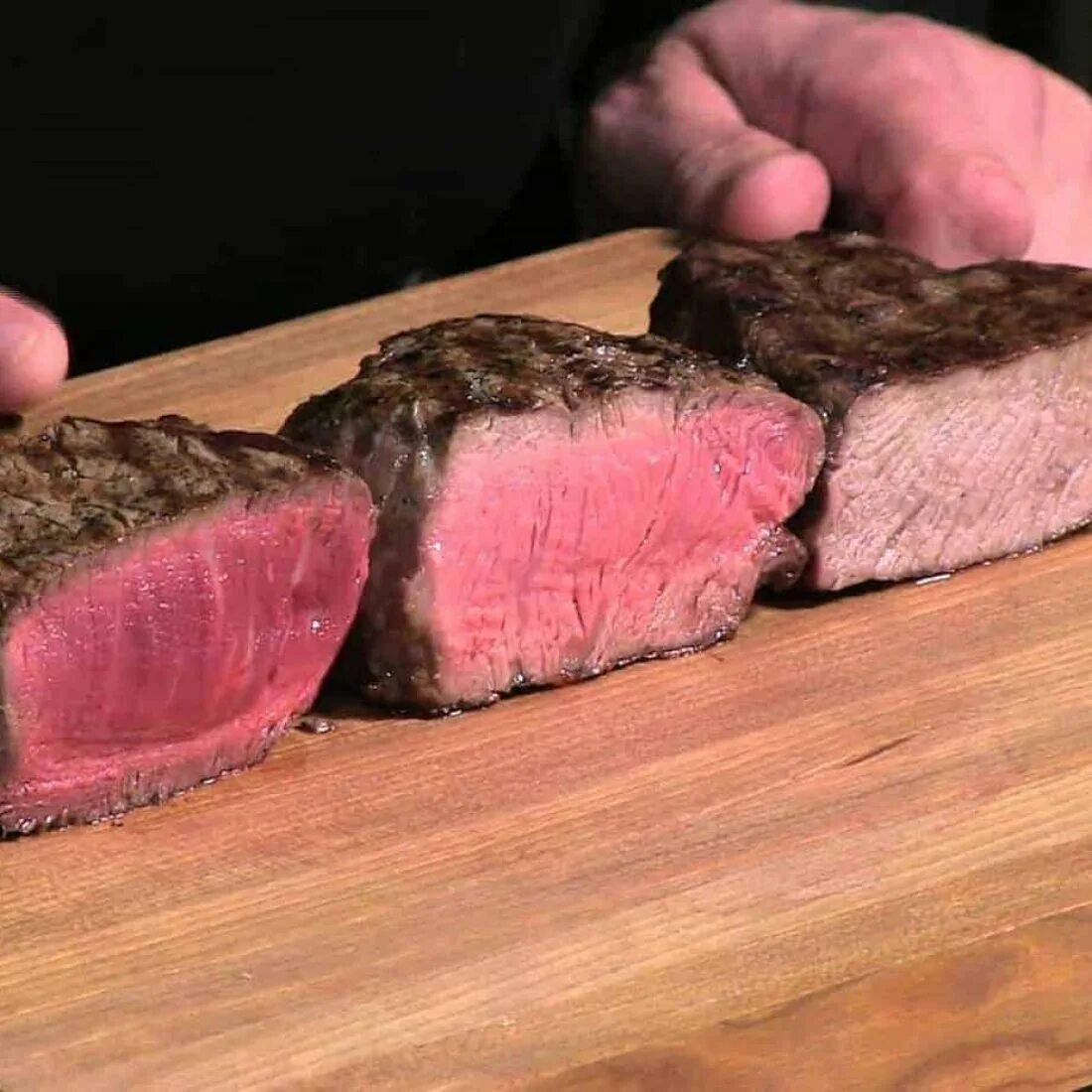 Стейк полной прожарки. Рибай медиум велл. Rare прожарка. Стейк medium rare. Степени прожарки бифштекса.