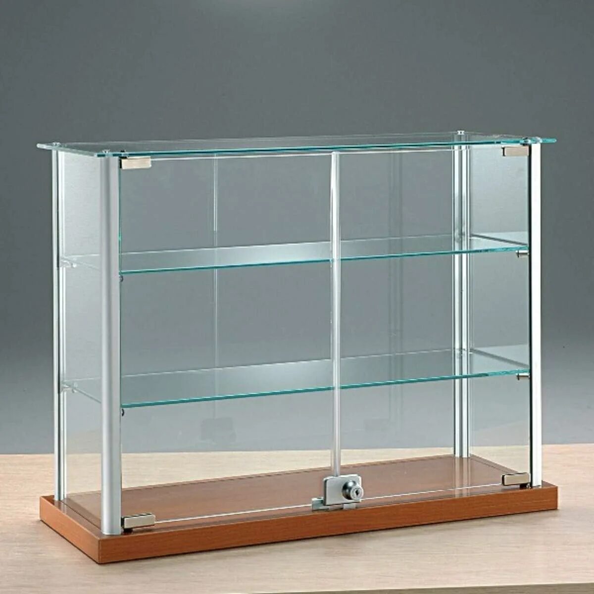 Витрина с дверцами. Витрина Glass Showcase h 1800. Витрина стеклянная 50#30. Витрина стеклянная "Saphir Noir".